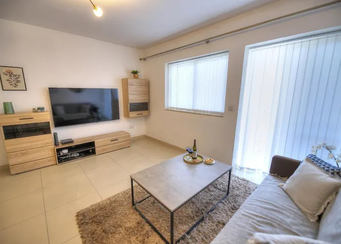 Centrally Located And Tastefully Furnished One Bedroom Apartment Ckni1-1