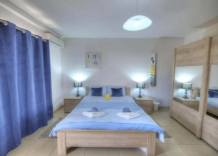 Centrally Located And Tastefully Furnished One Bedroom Apartment Ckni1-1
