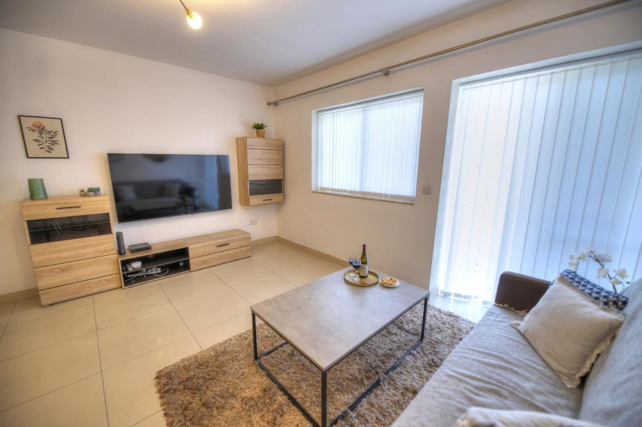Centrally Located And Tastefully Furnished One Bedroom Ckni1-1 Apartment Gzira