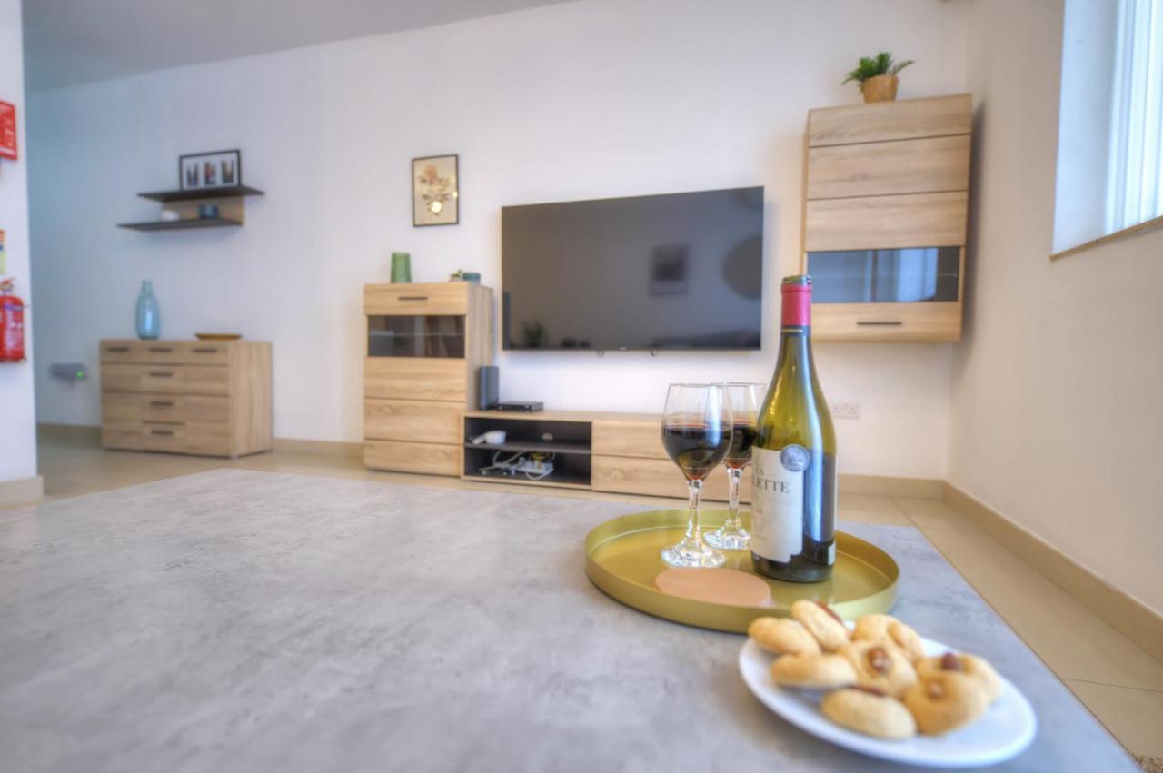Centrally Located And Tastefully Furnished One Bedroom Ckni1-1 Apartment