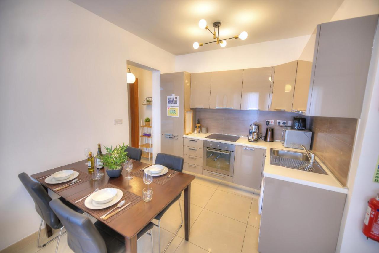 Centrally Located And Tastefully Furnished One Bedroom Ckni1-1 * Gzira
