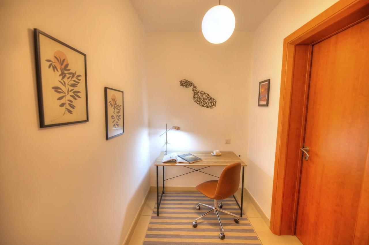 Apartment Centrally Located And Tastefully Furnished One Bedroom Ckni1-1 *
